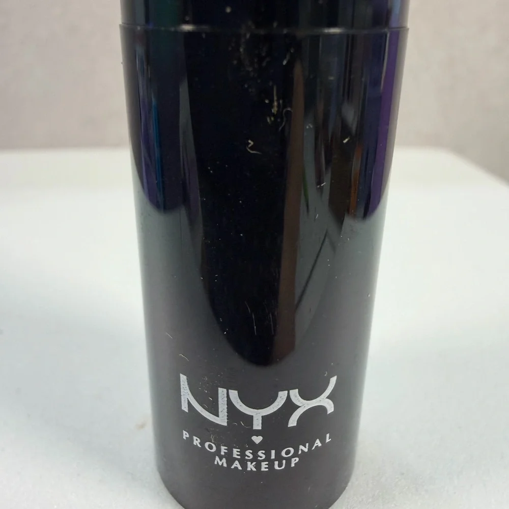 🩷5/$10🩷 NYX Shout Loud Satin Lipstick - Day Club Coral Pink